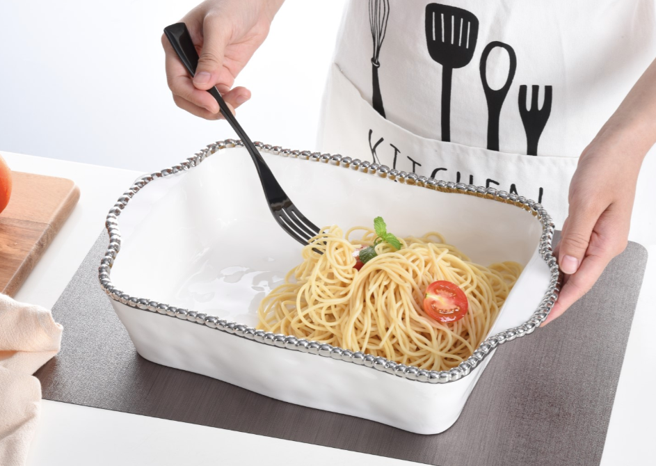 Plato plateado para hornear
